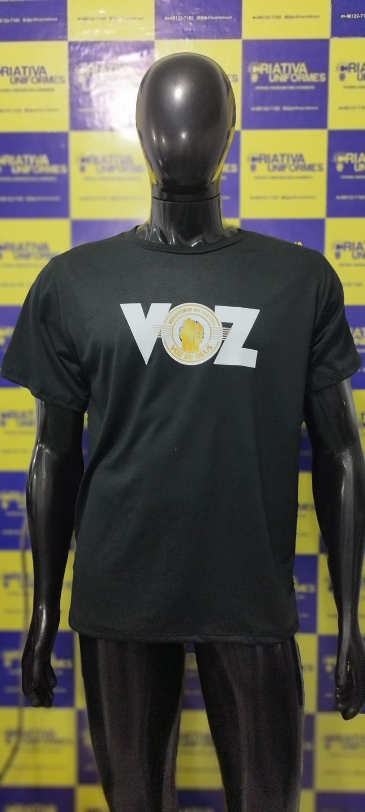 CAMISA PRETA EM POLISTER PERSONALIZADA